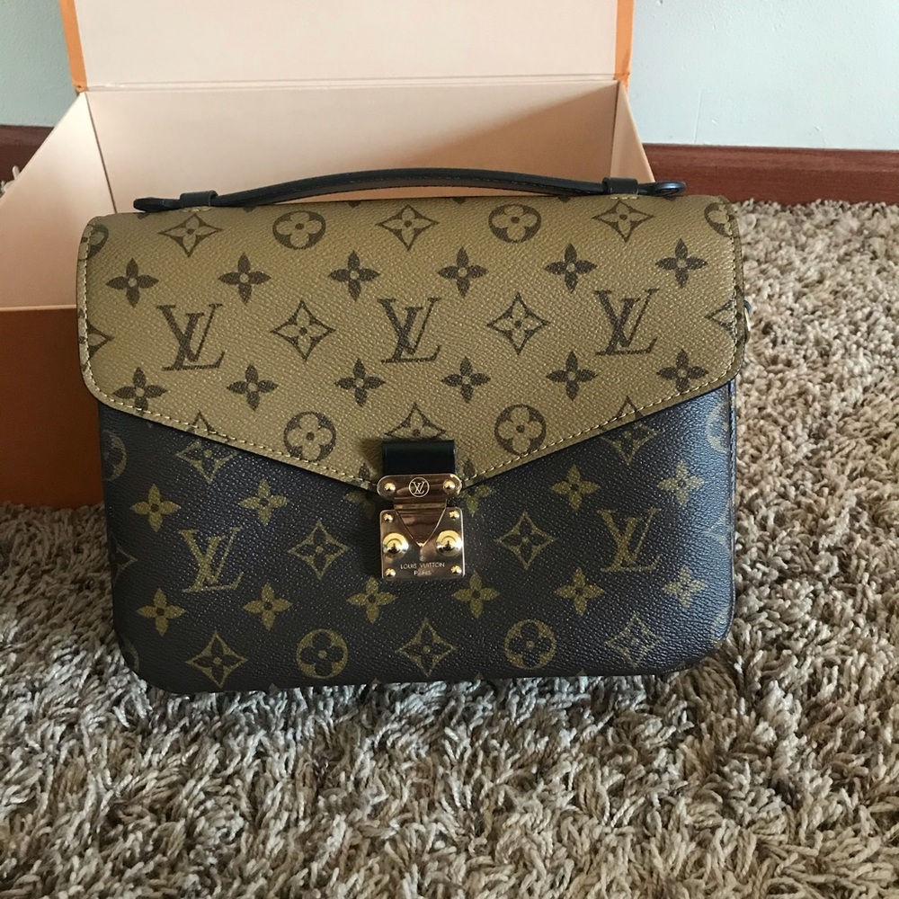 Gorgeous Louis Vuitton Reverse pochette Métis
